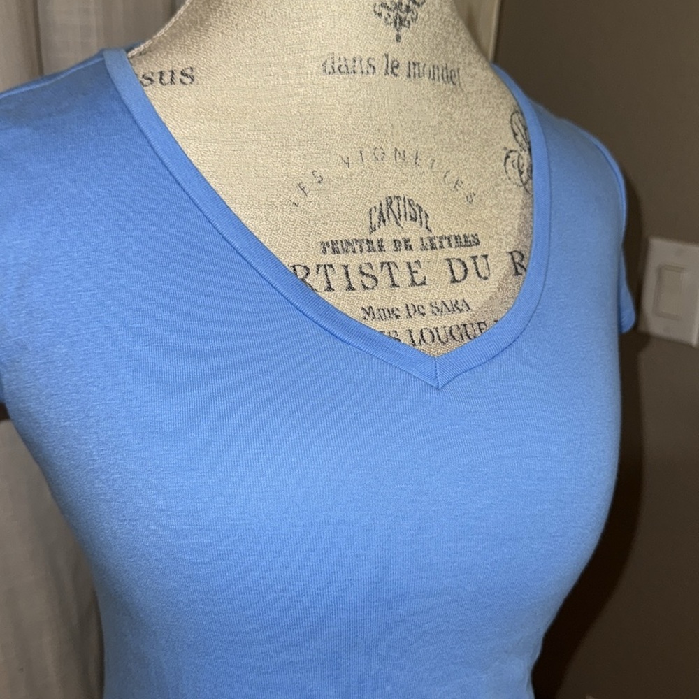 Liz Claiborne shortsleeve Women's shirt Light Blue V-Neck Top Small casual - Picture 3 of 9